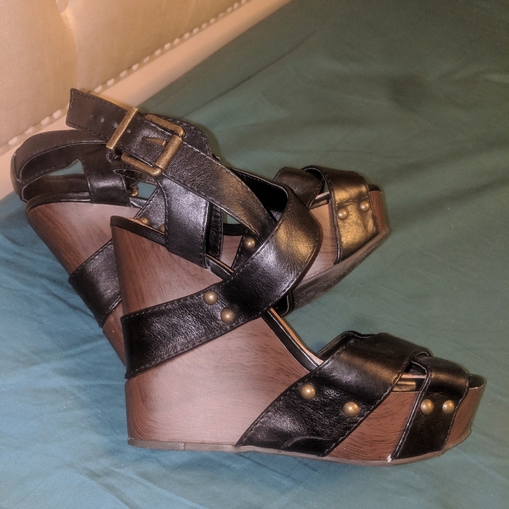 NWOT Gianni Bini Black Leather Wrap Wood Sandals